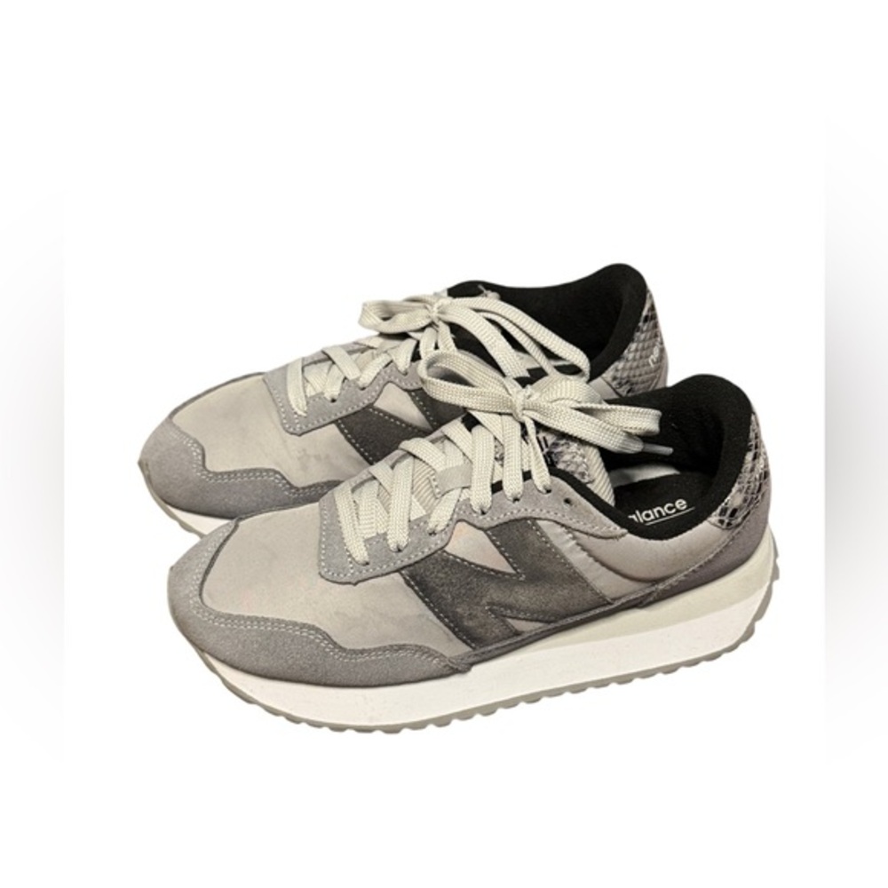 Women's 237 Retro Sneaker size 6,5